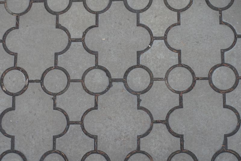 How Commercial Interlocking Pavers Improve High-Traffic Areas