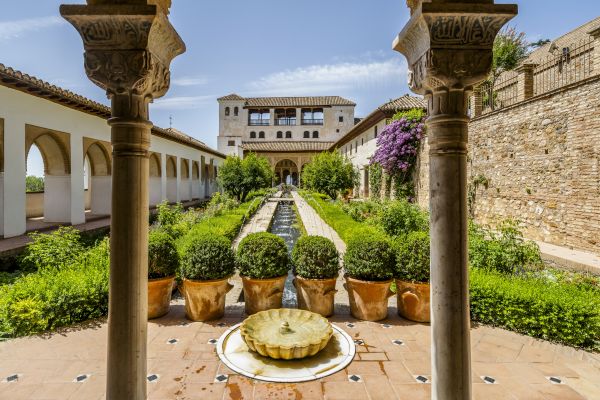 Courtyard Construction Service in Auburn